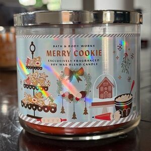 Bath & Body Works Merry Cookie Candle - Red